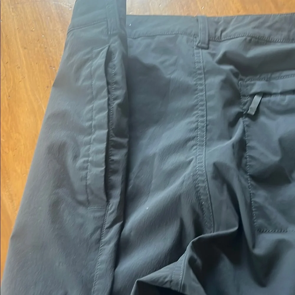 Mens North Face Black Flat Front Shorts Lightweight Design